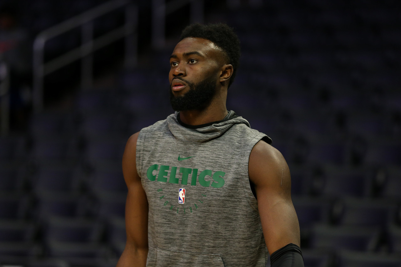 姆巴佩妙传卡马文加破门！皇马客场2-0领先毕巴，中场前关键进球打懵对手（半场前关键一击！姆巴佩送妙传卡马文加破门，皇马客场2-0领先毕尔巴鄂）