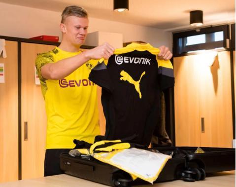 球迷：这球假得我都信了（球迷吐槽：这球假到离谱，我竟然信了）