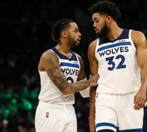 状态低迷！四川男篮投篮命中率仅26%，不到北京男篮的一半（四川男篮陷低谷：投篮命中率仅26%，不到北京队一半）