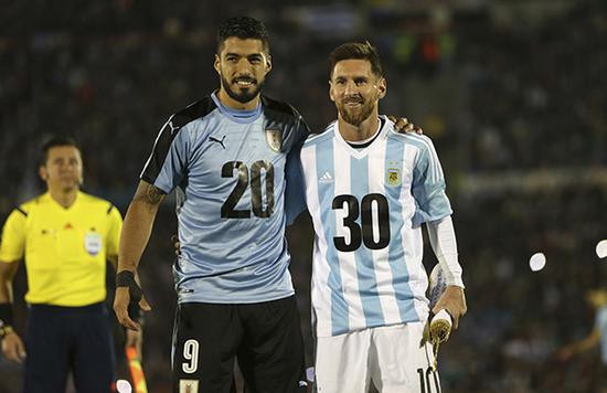 伊布加盟巴萨的故事：与梅西并肩作战的梦想（伊布与巴萨：携手梅西的逐梦之旅）