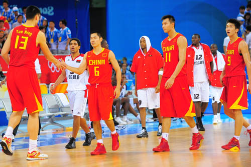 贝恩：扭转局面感谢艾萨克，关键时刻站出来因我只在乎赢球（贝恩：逆转多亏艾萨克关键发力，我只关心胜利）