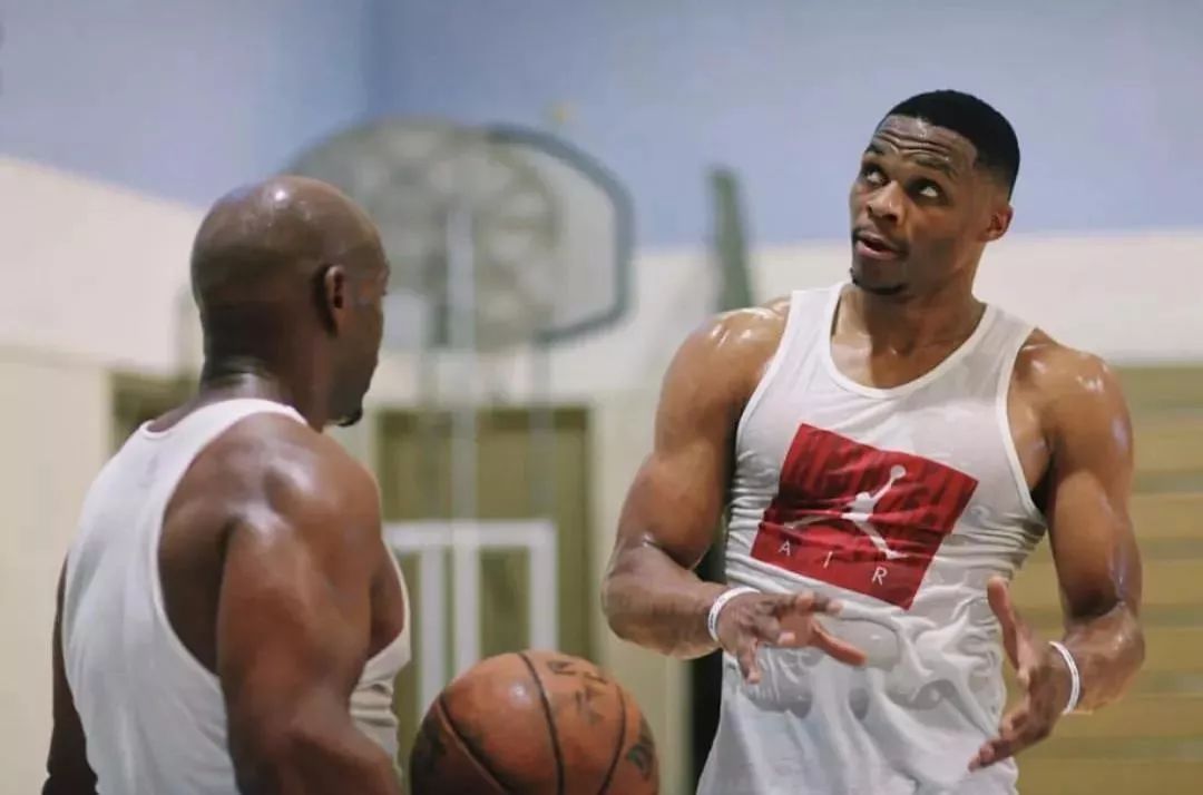 欧联杯 - 皇家贝蒂斯对阵里昂（欧联杯：皇家贝蒂斯迎战里昂）