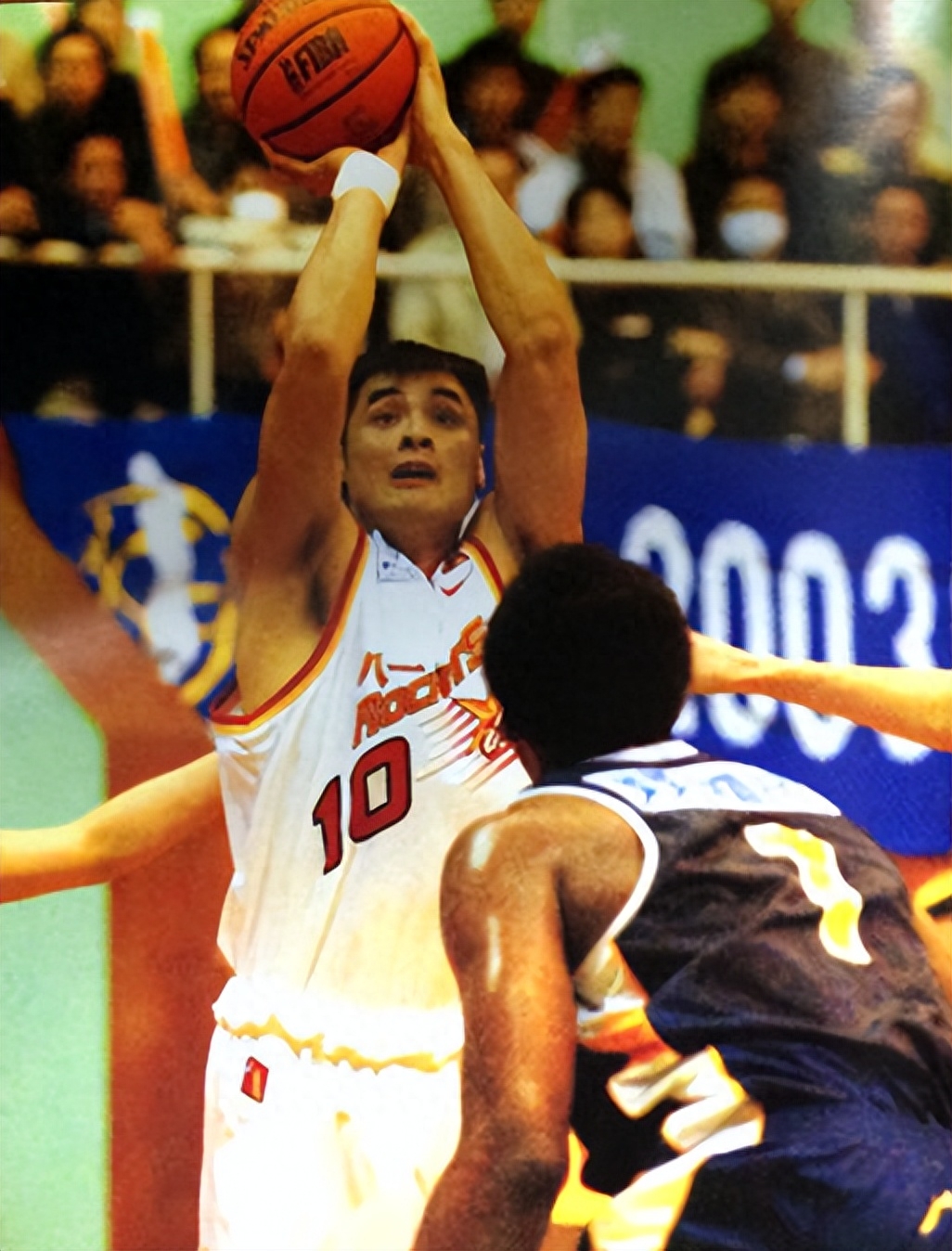 打满12分钟！怀特首节投篮10中5，得到12分2篮板2助攻（怀特首节打满12分钟，10投5中贡献12分2篮板2助攻）