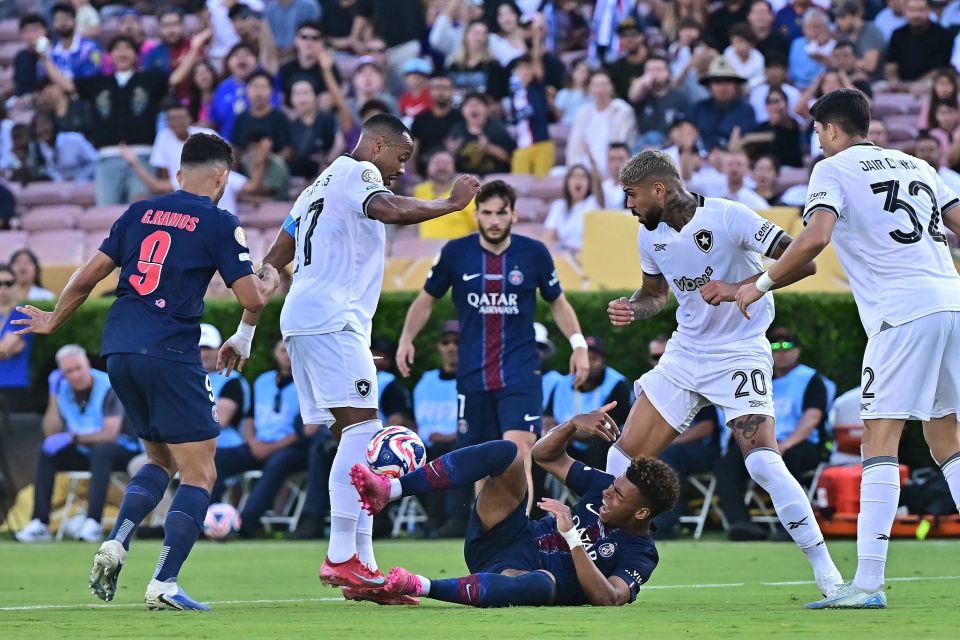 英媒：奥纳纳想回曼联夺回首发，如果不行可能去另一英超球队（英媒：奥纳纳盼重返曼联争夺主力，若无望将考虑转投其他英超队）