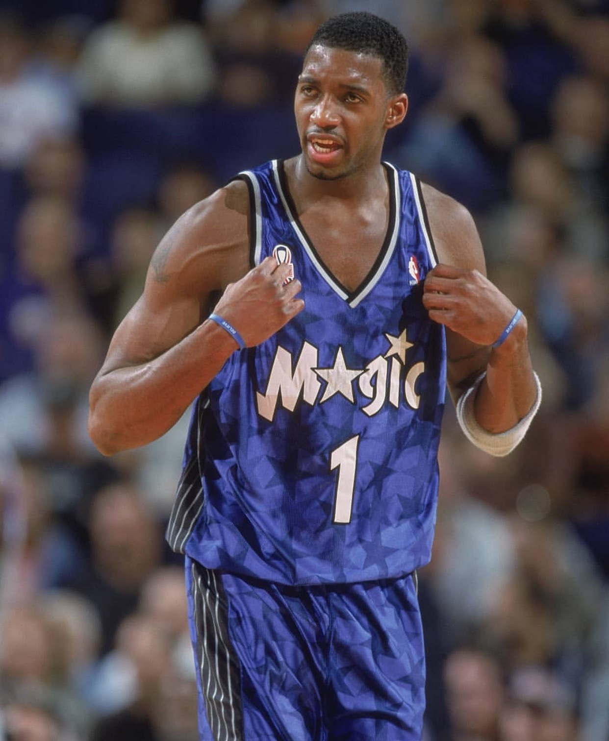 火箭末节爆发连扳三分险胜国王（火箭末节发力连中三分惊险击退国王）