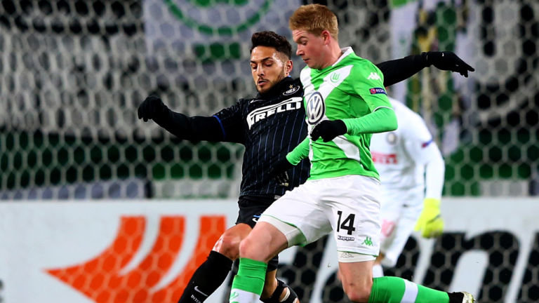 巴萨梅西任意球破门助球队领先（梅西任意球建功，巴萨取得领先）