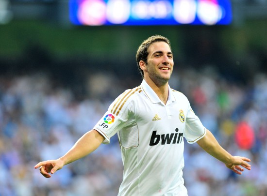 半场：亚特兰大0-1萨索洛，皮纳蒙蒂造点，贝拉尔迪点射（半场战报：亚特兰大0-1萨索洛，皮纳蒙蒂造点，贝拉尔迪点球破门）